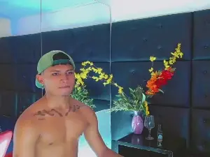 Cam4 Adult Webcam of littlehorny_19