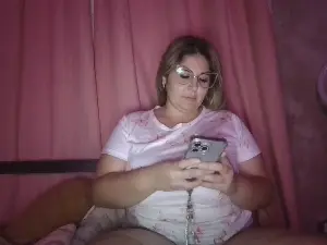 Cam4 Adult Webcams of Velvet_curvy822