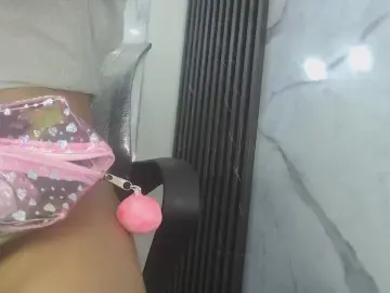 Cam4 Adult Video Chat of CamelyHott