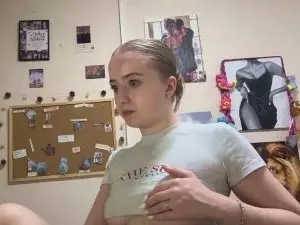 Cam4 Live Sex of WillettaMella