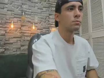 Cam4 Free Live Porn of Mike_Whitee