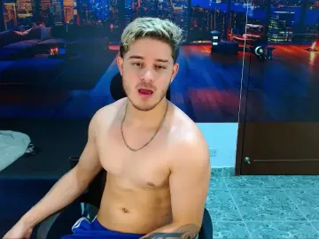 Cam4 Live Porn of AlexPierss