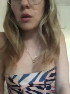 Cam4 Watch Live Sex Cams of lakittyhot