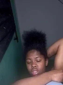 Cam4 Live Sex Cam of Valisoa2