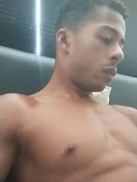 Cam4 Free Porn Cam of magrinhoputo22