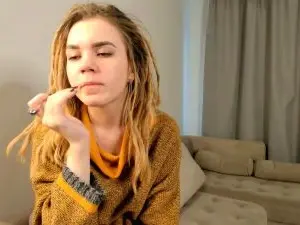 Cam4 Free Live Porn of EmelineHudes