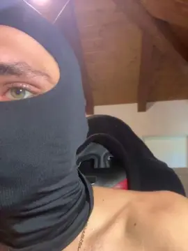 Cam4 Sex Cam of romeo19_hot