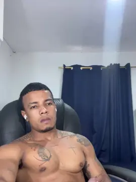 Cam4 Adult Webcam of Chris_fendi