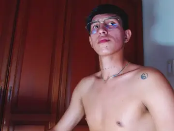 Cam4 Free Live Porn of Rowanbig23