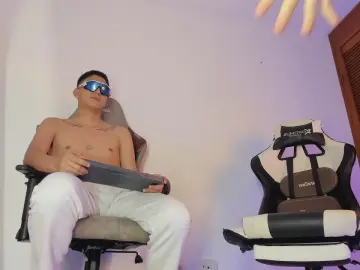 Cam4 Free Live Porn of hot_boys4