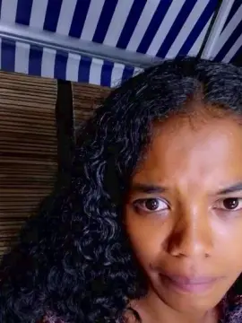 Cam4 Adult Video Chat of SissiFrenchy