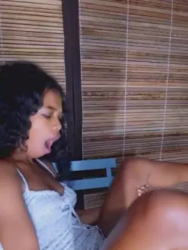 Cam4 Adult Video Chat of SissiFrenchy