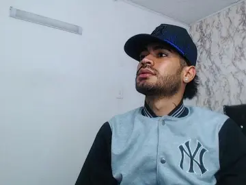 Cam4 Watch Live Sex Cams of Alejo_Big1