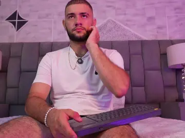 Cam4 Free Live Porn of MaximusDicks