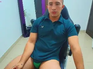 Cam4 Free Live Porn of sebastian_ocon3