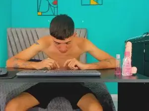 Cam4 Live Sex Cam of Maikol_Ortiz