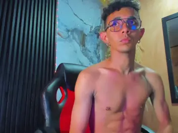 Cam4 Nude Webcam of elias_blaze