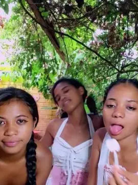 Cam4 Live Porn of NickiFrenchy