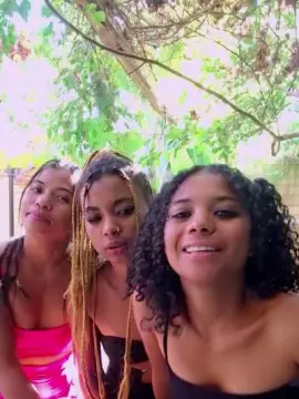 Cam4 Free Live Porn of NickiFrenchy