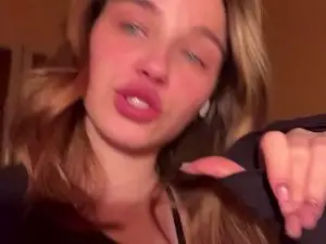 Cam4 Watch Live Sex Cams of LindseyWatah