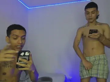 Cam4 Nude Webcam of duohotboy_
