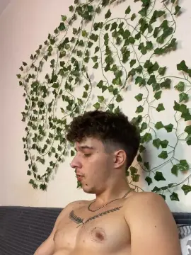 Cam4 Free Live Porn of bravo_maestro