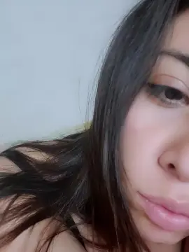 Cam4 Live Sex of EMMACURVYHOT