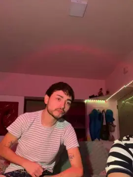 Cam4 Live Sex Cam of Devilboyzzz