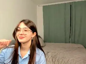 Cam4 Adult Webcam of LouveniaHatzell