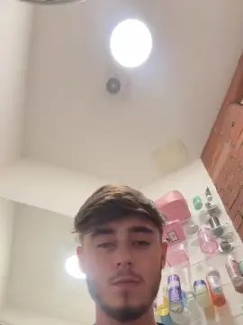 Cam4 Live Porn of CheekyChap7081