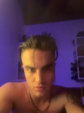 Cam4 Live Porn of luchino220