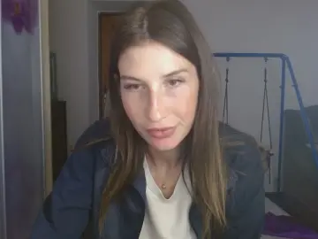 Cam4 Free Live Porn of Evelyn_21_m