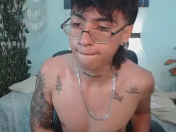 Cam4 Live Porn of derekfly