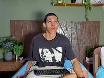 Chaturbate Live Sex Cam of fl0wer_boy