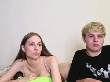 Chaturbate Live Porn of emily_and_ilumi