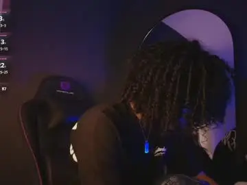 Chaturbate Live Sex Cam of lucas_eevans07