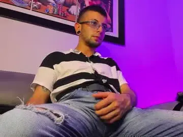 Chaturbate Nude Webcam of tayer_bennet