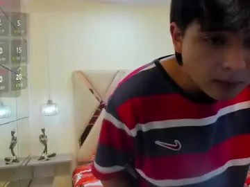 Chaturbate Live Sex of andrewsmile_