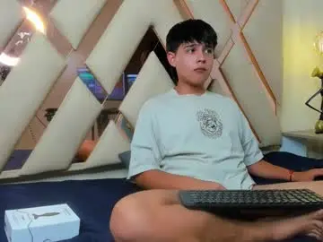Chaturbate Sex Chat of andrewsmile_