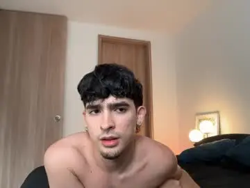 Chaturbate Live Sex Cam of zenn_rush