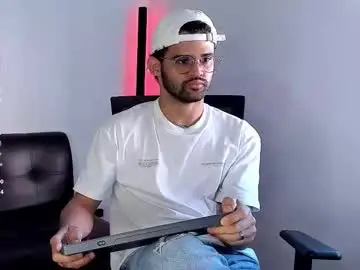 Chaturbate Live Sex Cam of chrisandrew_