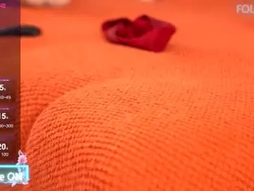 Chaturbate Live Sex Cam of emilyraymont