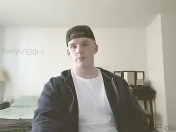 Chaturbate Live Sex Cam of deeyungguy