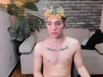 Chaturbate Live Sex Cam of ian_lombardi