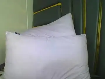 Chaturbate Live Sex Cam of hornybella4