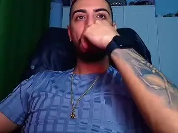 Chaturbate Live Sex Cam of andrewbanner