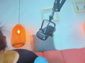 Chaturbate Live Sex Cam of emiily_s