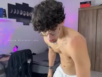 Chaturbate Live Sex Cam of kisan_smith