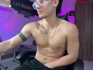 Chaturbate Live Sex Cam of kisan_smith