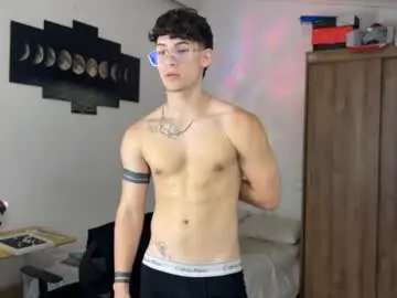 Chaturbate Live Sex Cam of kisan_smith